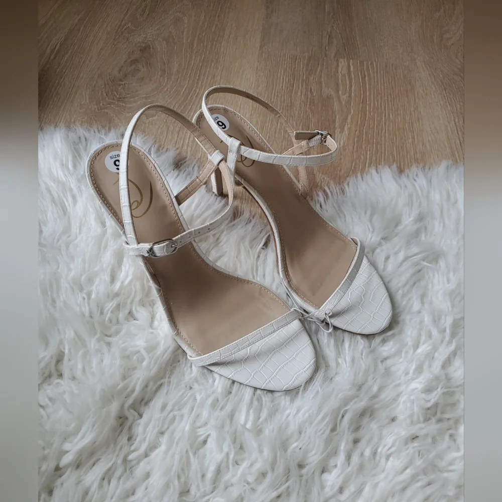 Sam Edelman Women's DORAN STRAPPY HEELED SANDAL White Croc SZ 9